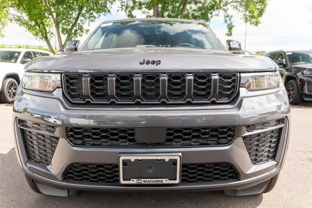 New 2026 Baltic Gray Metallic Clear-Coat Exterior Paint Jeep Altitude image 3