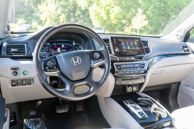 Used 2020 Modern Steel Metallic Honda Touring image 14