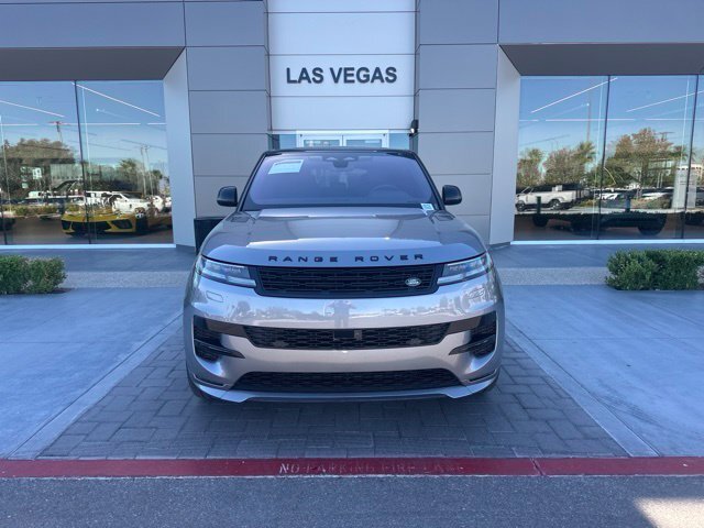 Used 2023 Gray Land Rover SE Dynamic image 2