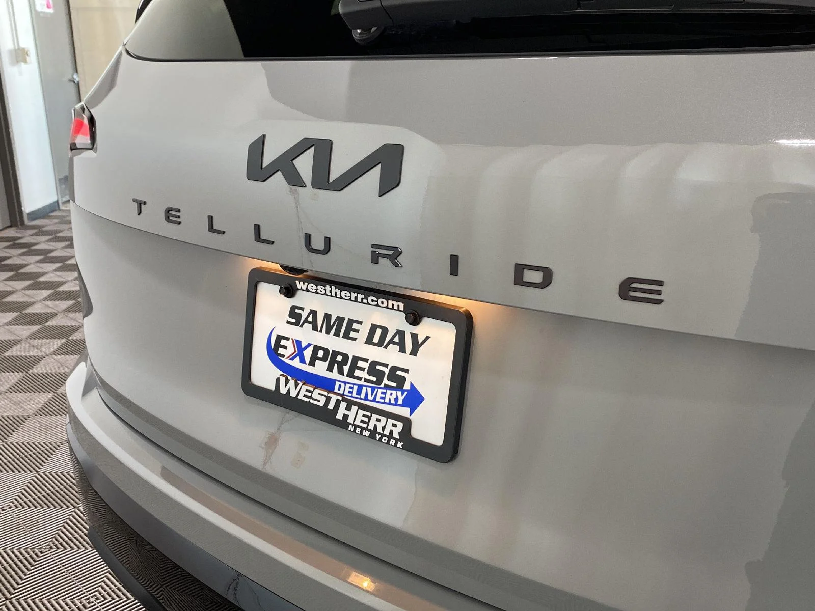 Used 2025 Wolf Gray Kia EX X-Line image 17