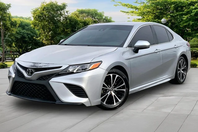 2020 Toyota Camry SE