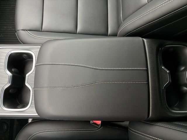 New 2026 Summit White GMC Elevation image 31