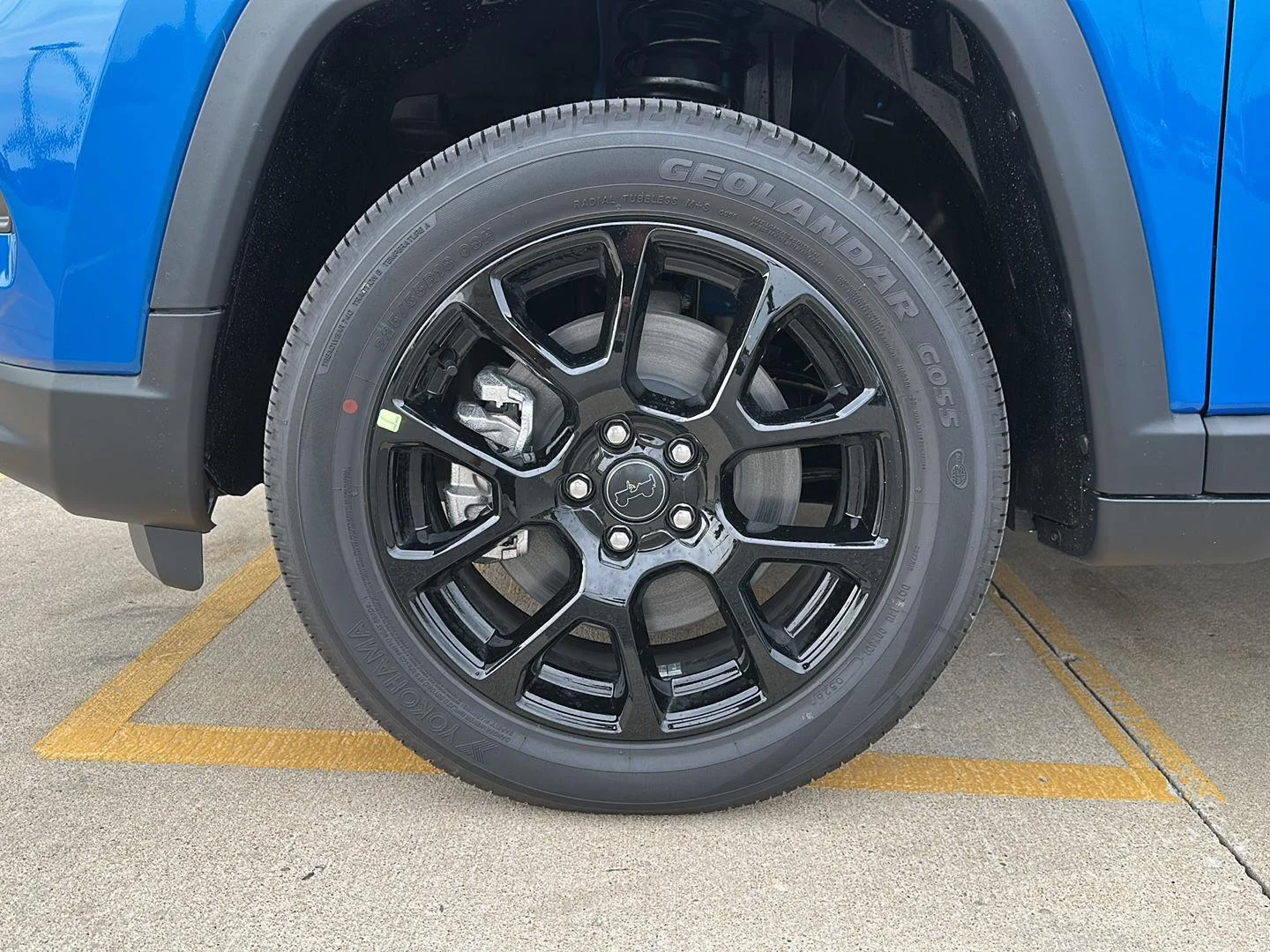 New 2026 Hydro Blue Pearlcoat Jeep Latitude Altitude image 7