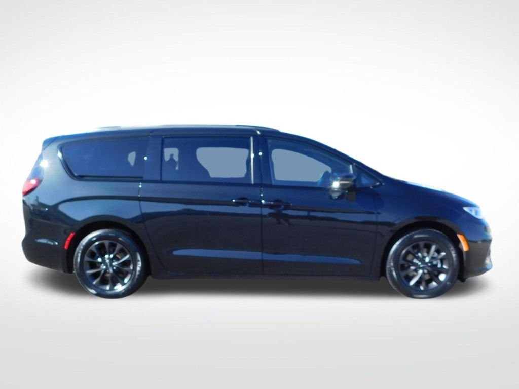 Used 2021 Chrysler Pacifica Touring with VIN 2C4RC1FG8MR513436 for sale in Richmond, IN