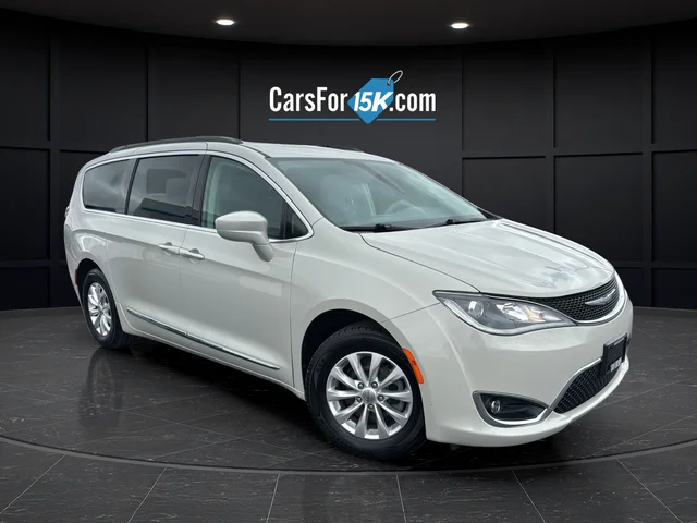 2017 Chrysler Pacifica Touring-L's photo
