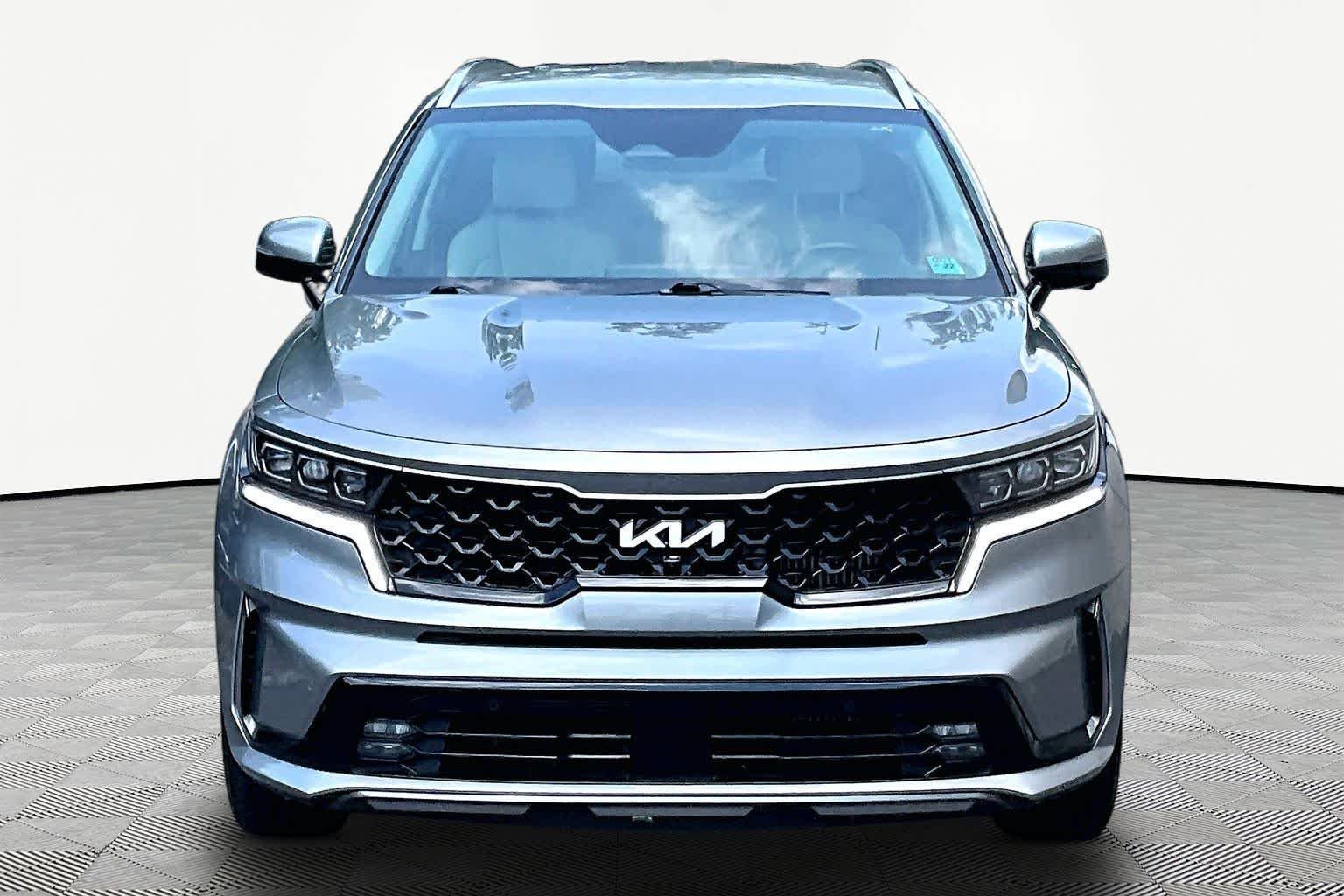 Used 2022 Steel Gray Kia SX Prestige image 4