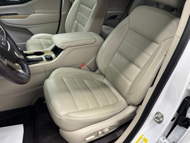 Used 2018 White GMC Denali image 23