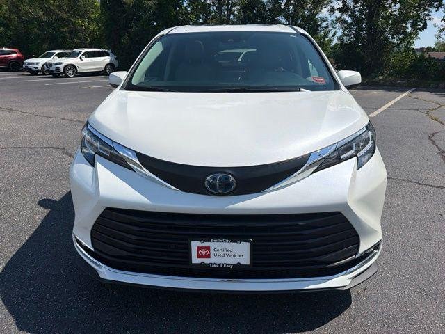 Certified Used 2021 BLIZZARD PEARL Toyota  image 9