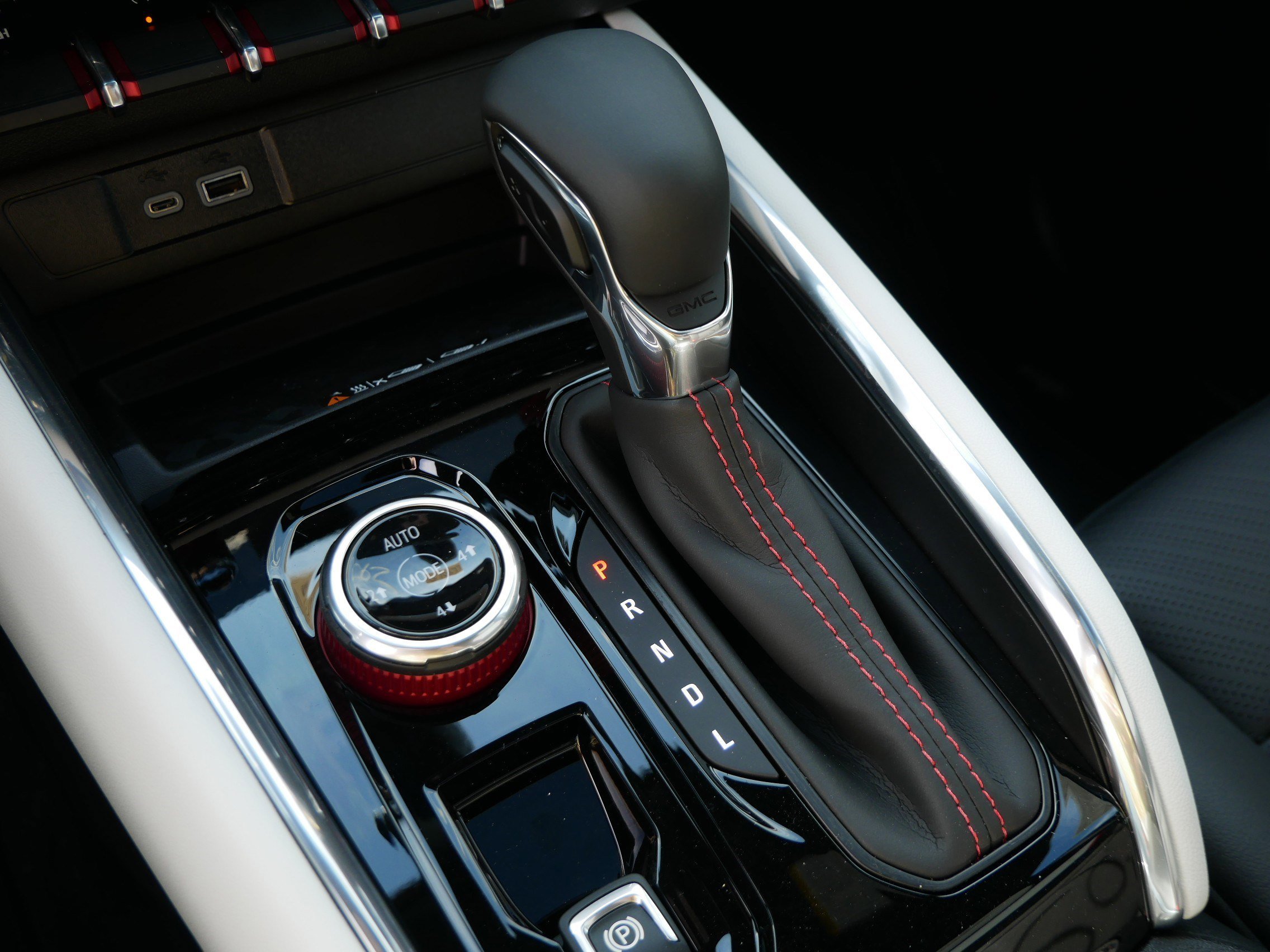 2026 GMC Canyon AT4X - Photo 9