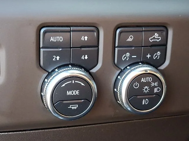 Used 2025 Black GMC Denali image 26