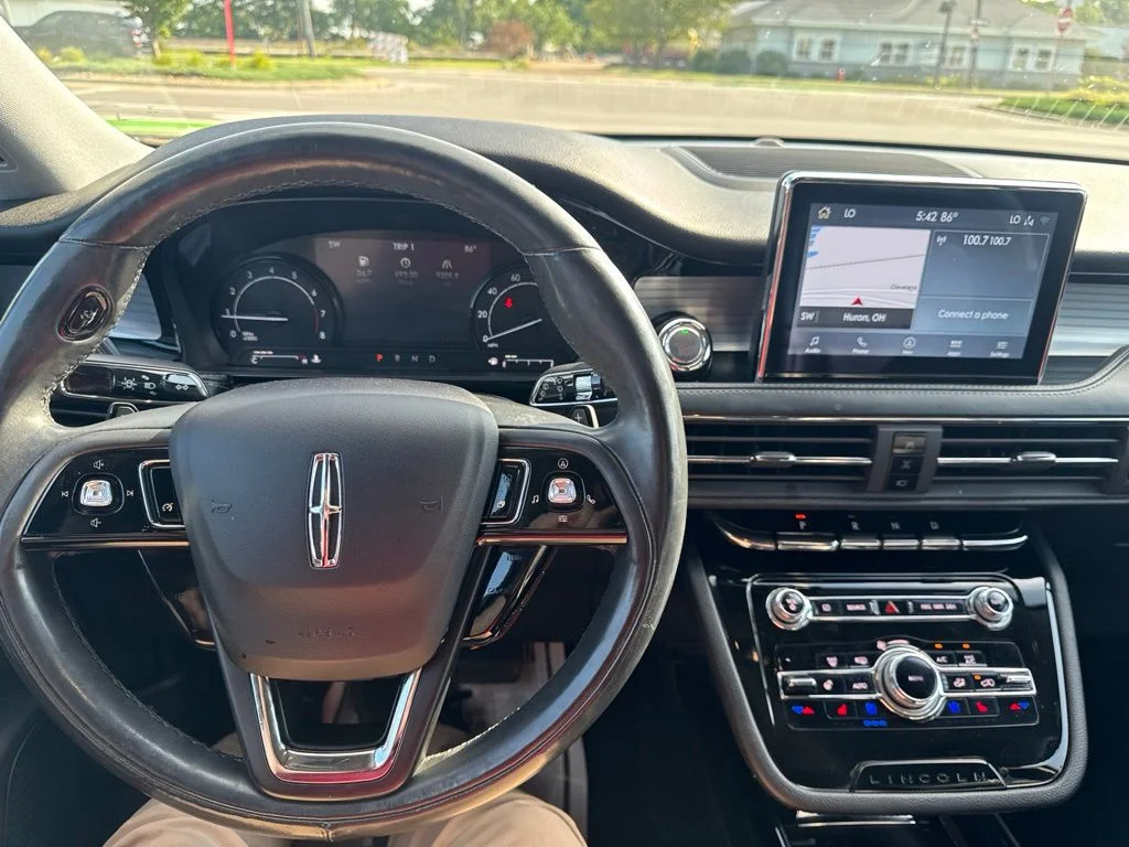 Used 2020 Silver Lincoln Standard image 14