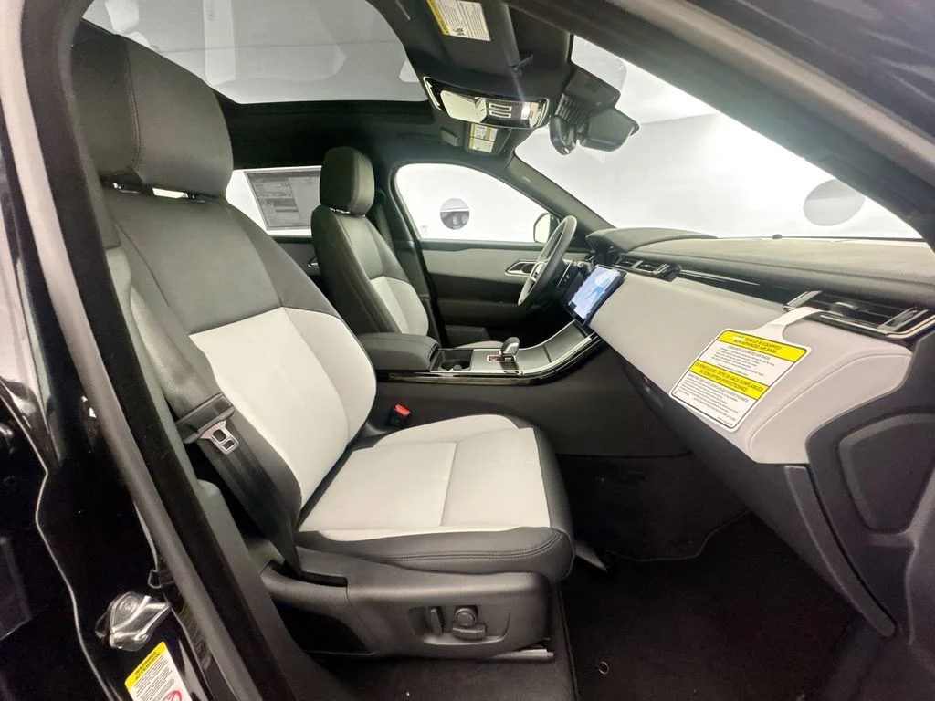 New 2026 Santorini Black Land Rover Dynamic SE image 26
