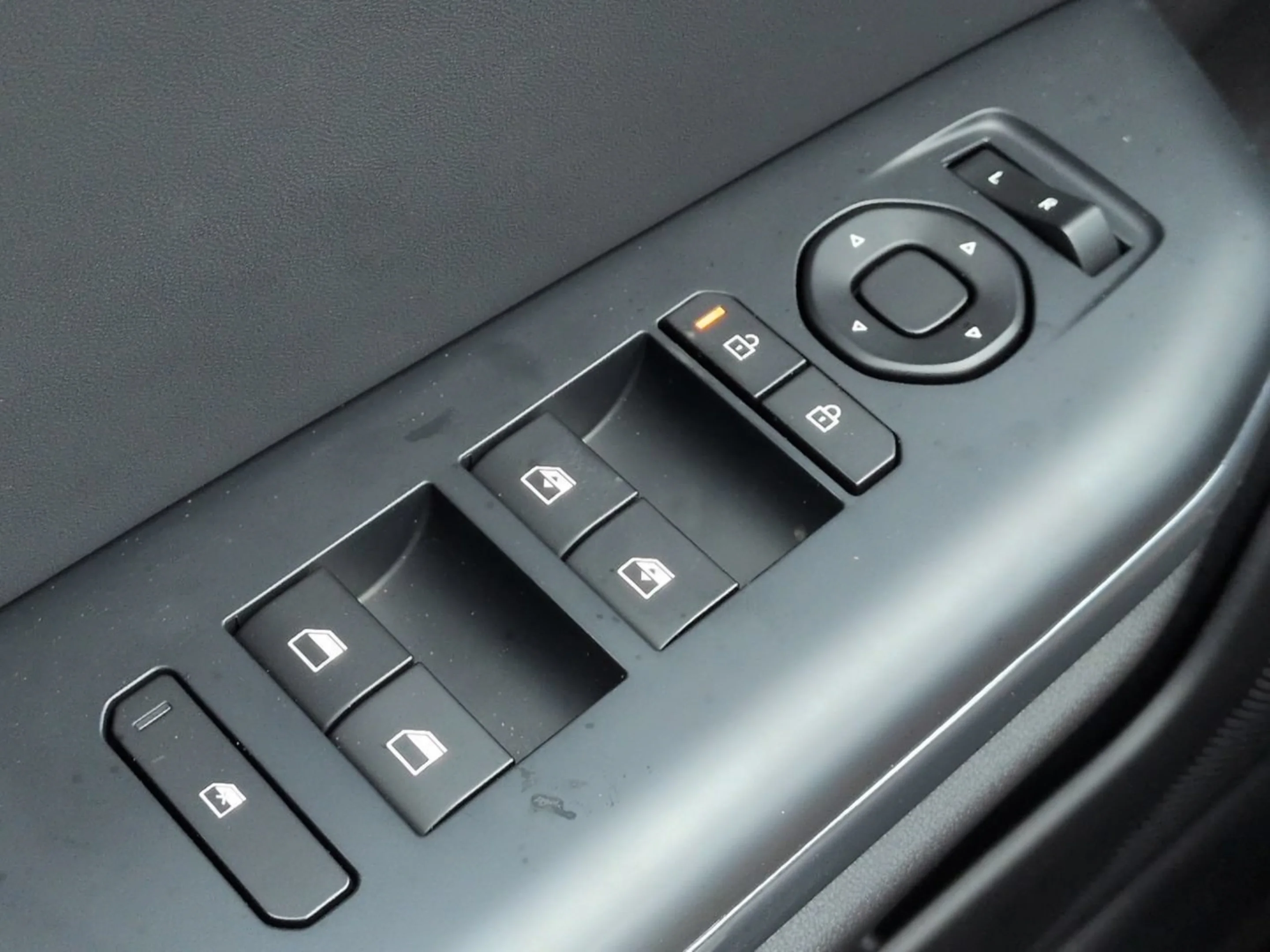 New 2026 Snow White Pearl Kia EX image 35