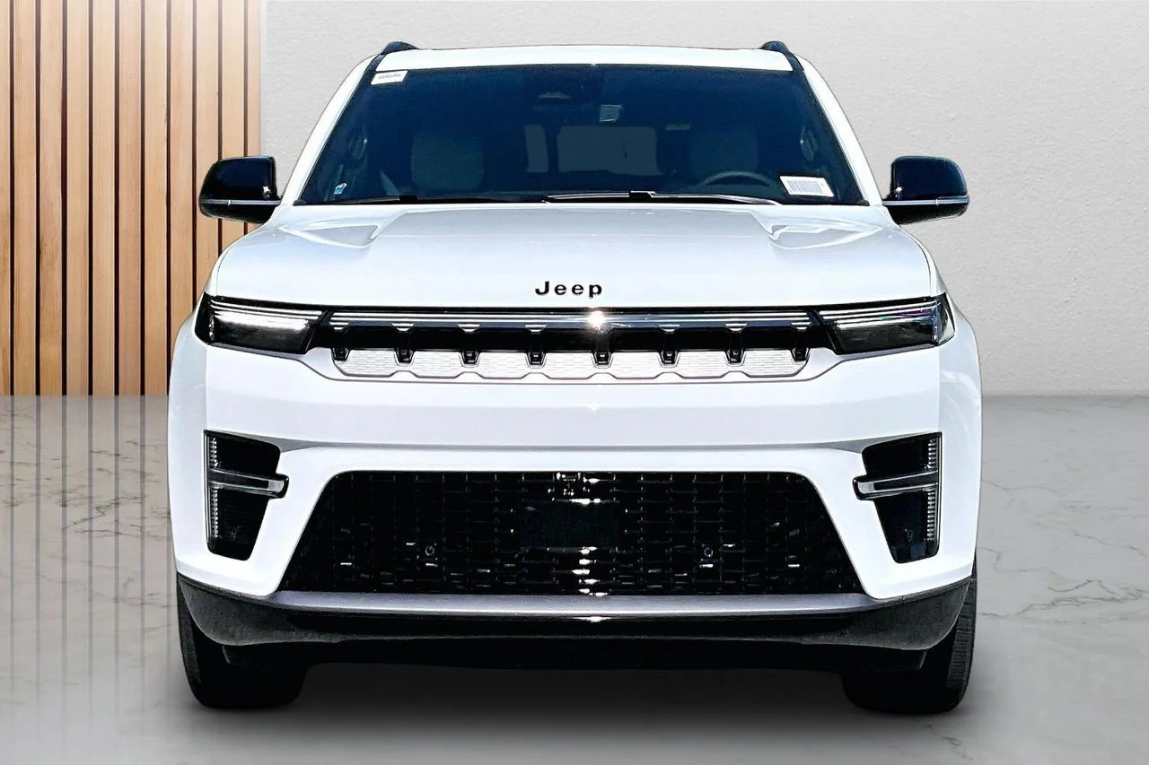 New 2026 Bright White Clear-Coat Exterior Paint Jeep  image 3