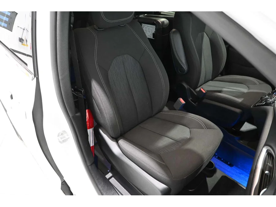 2024 Chrysler Pacifica Touring - Photo 16