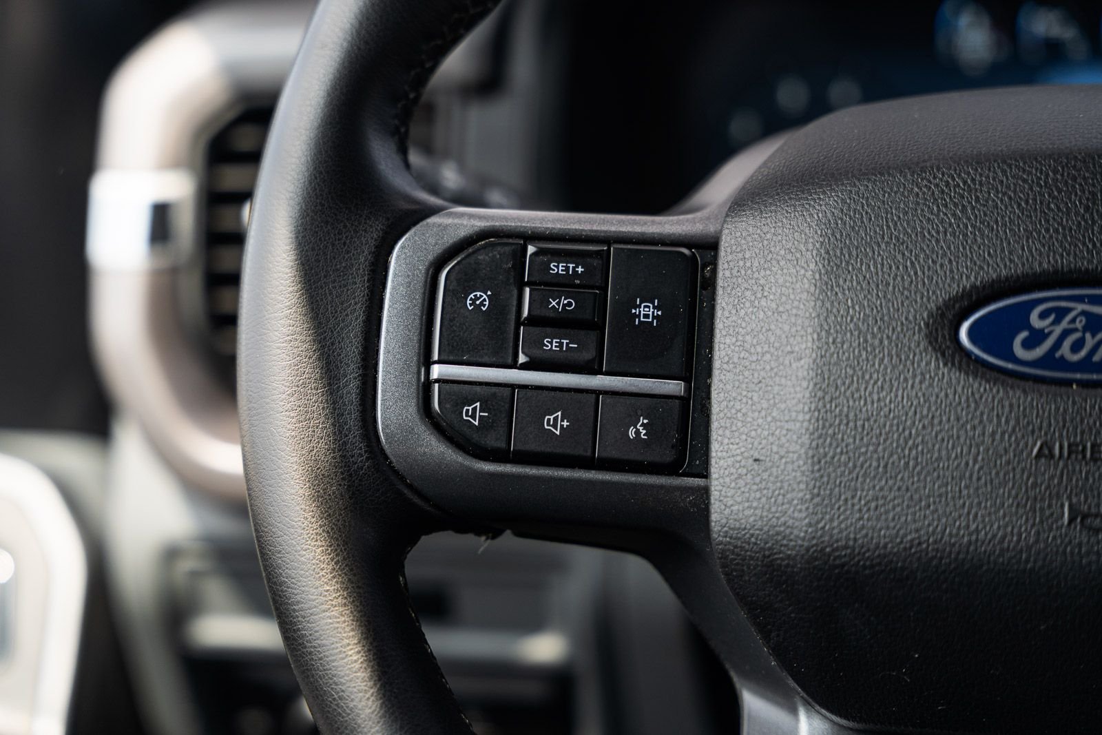 2025 Ford F-150 XLT - Photo 24