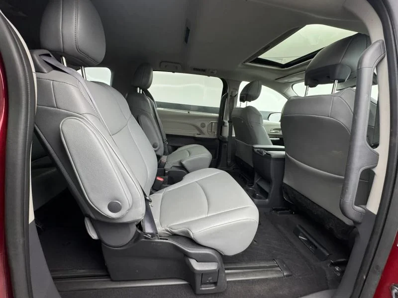 Used 2023  Toyota XLE Minivan 4D image 36