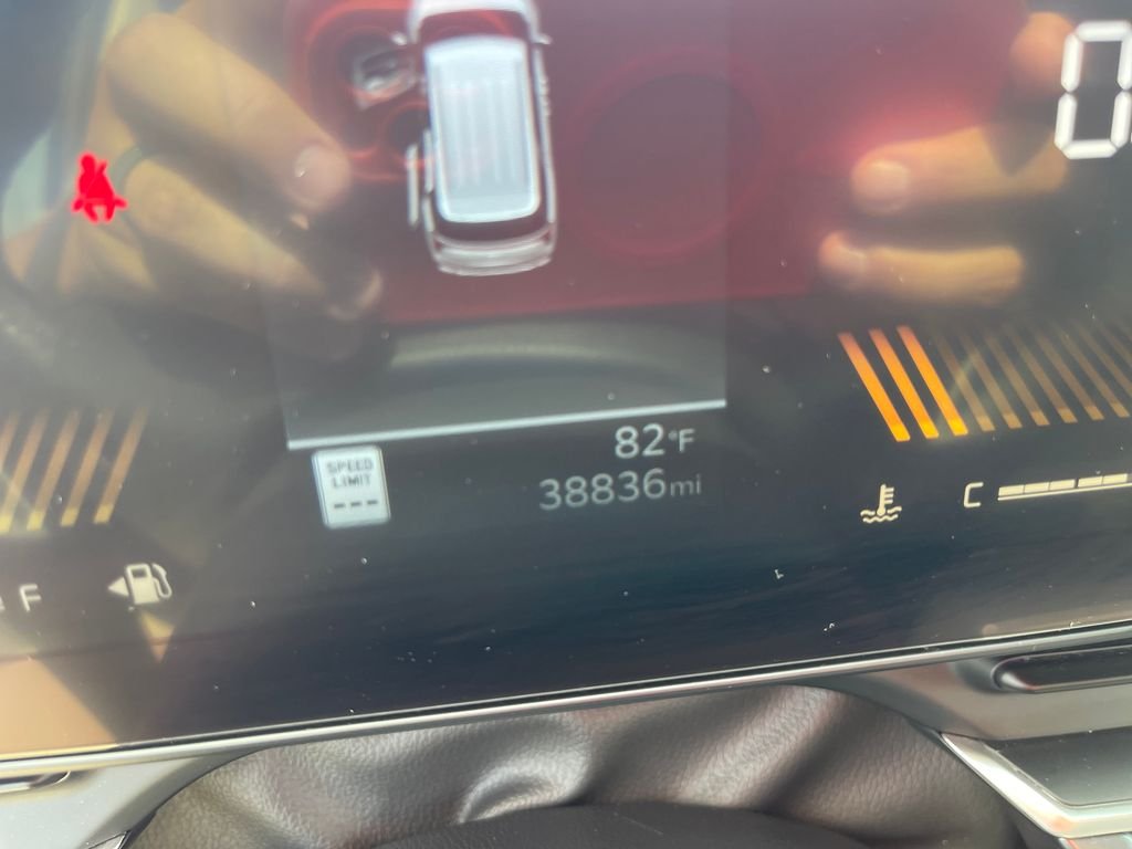 Used 2025 White Kia LXS image 19
