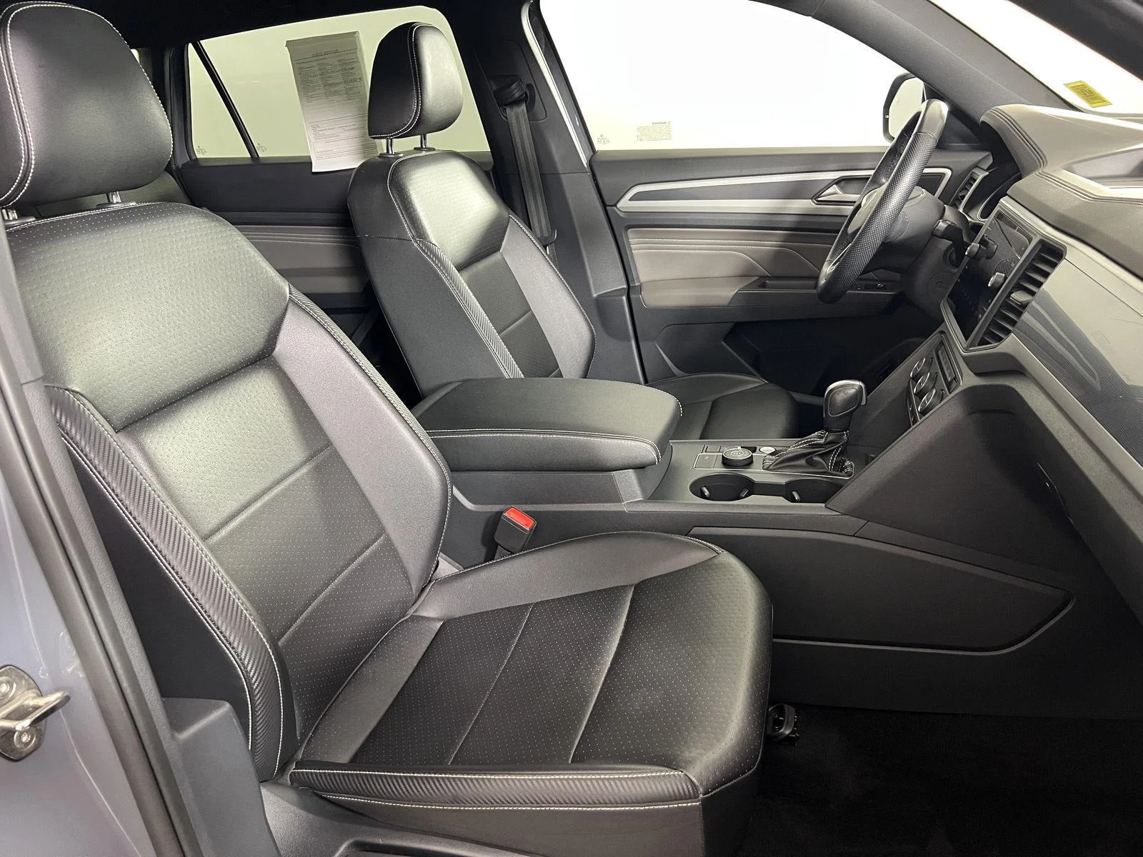 Used 2021 Gy Volkswagen 3.6L V6 SE w/Technology R-Line image 22