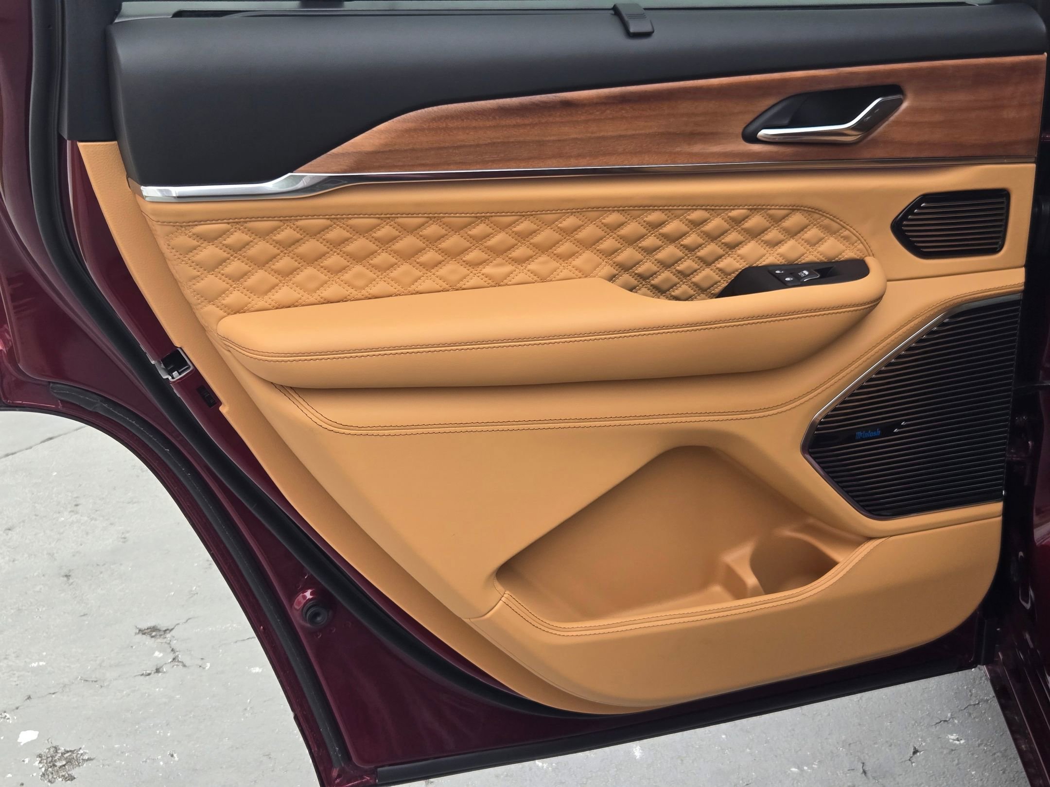 New 2026 Velvet Red Pearl-Coat Exterior Paint Jeep Summit image 32