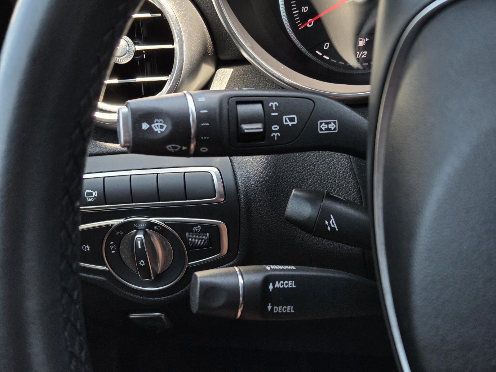 Used 2018 designo Diamond White Metallic Mercedes-Benz GLC 300 image 22