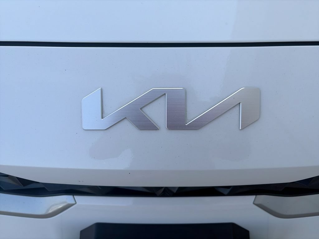 Used 2024 White Kia LXS image 31
