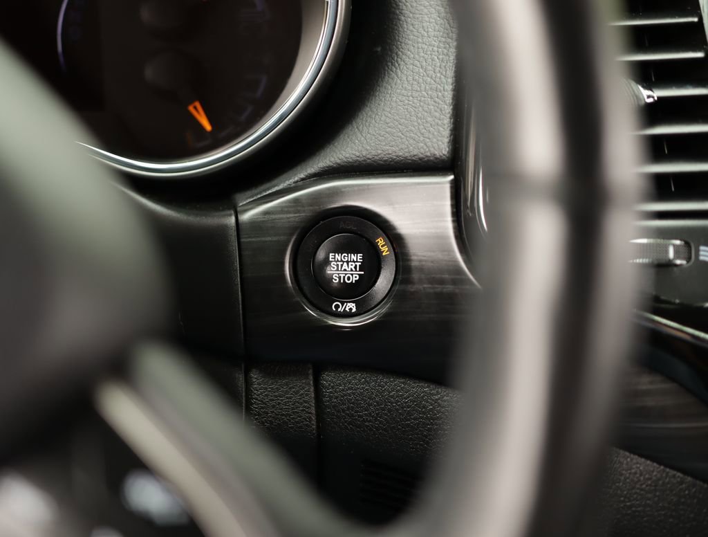 Used 2019 White Jeep Altitude 4x4 image 19