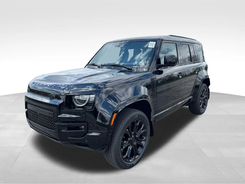 2026 Land Rover Defender 110 OCTA Black P635's photo