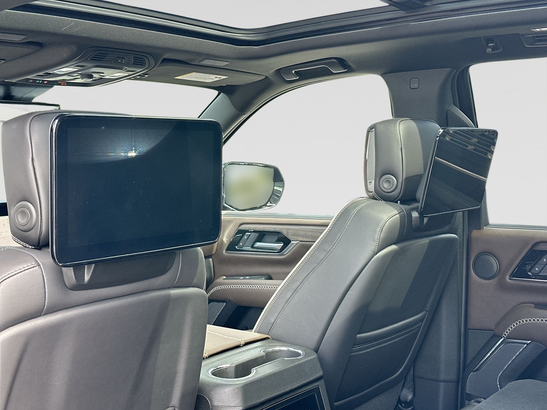 2025 GMC Yukon Denali Ultimate - Photo 35