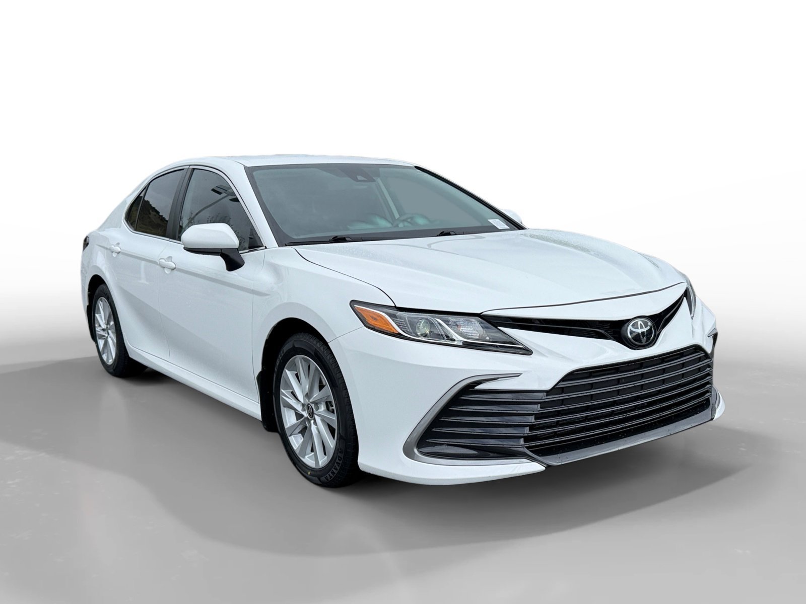 Used 2023 Ice Toyota LE image 7