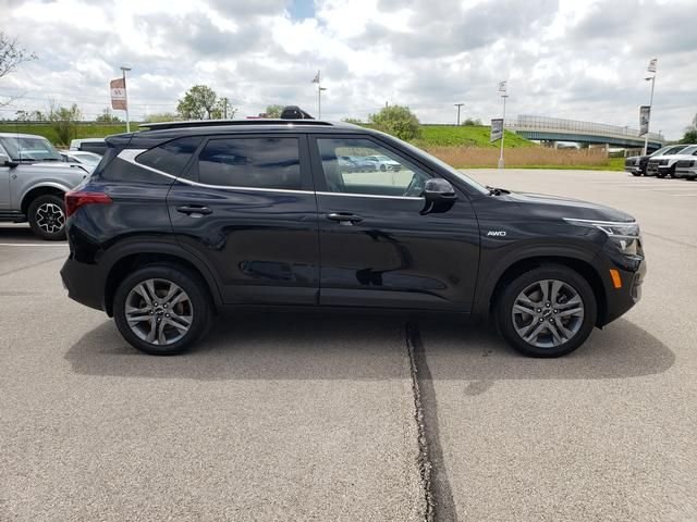 Used 2023 Black Kia S image 4