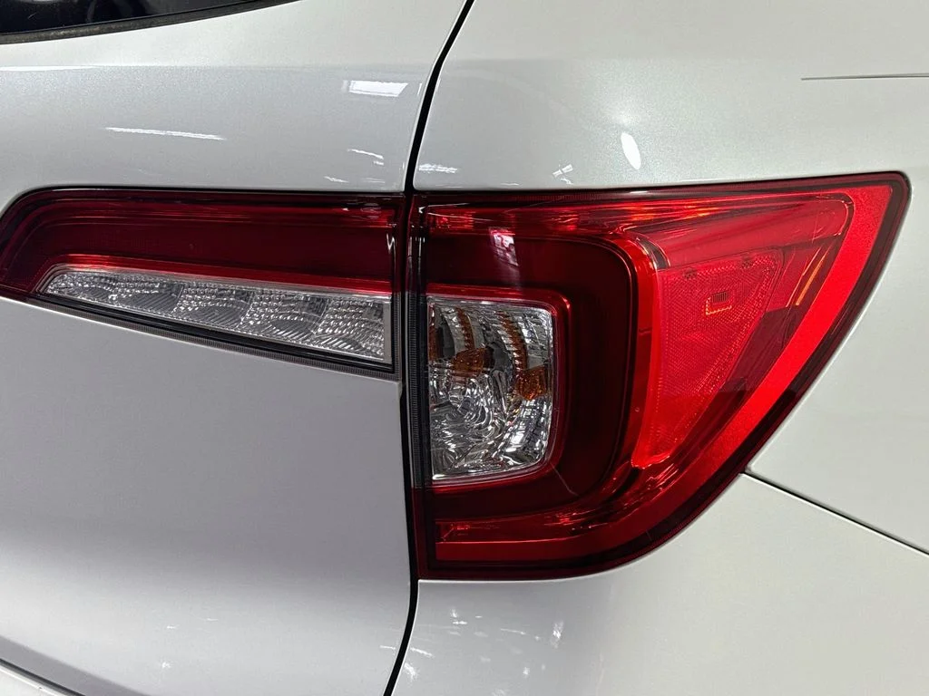 Used 2020 White Honda EX-L image 35