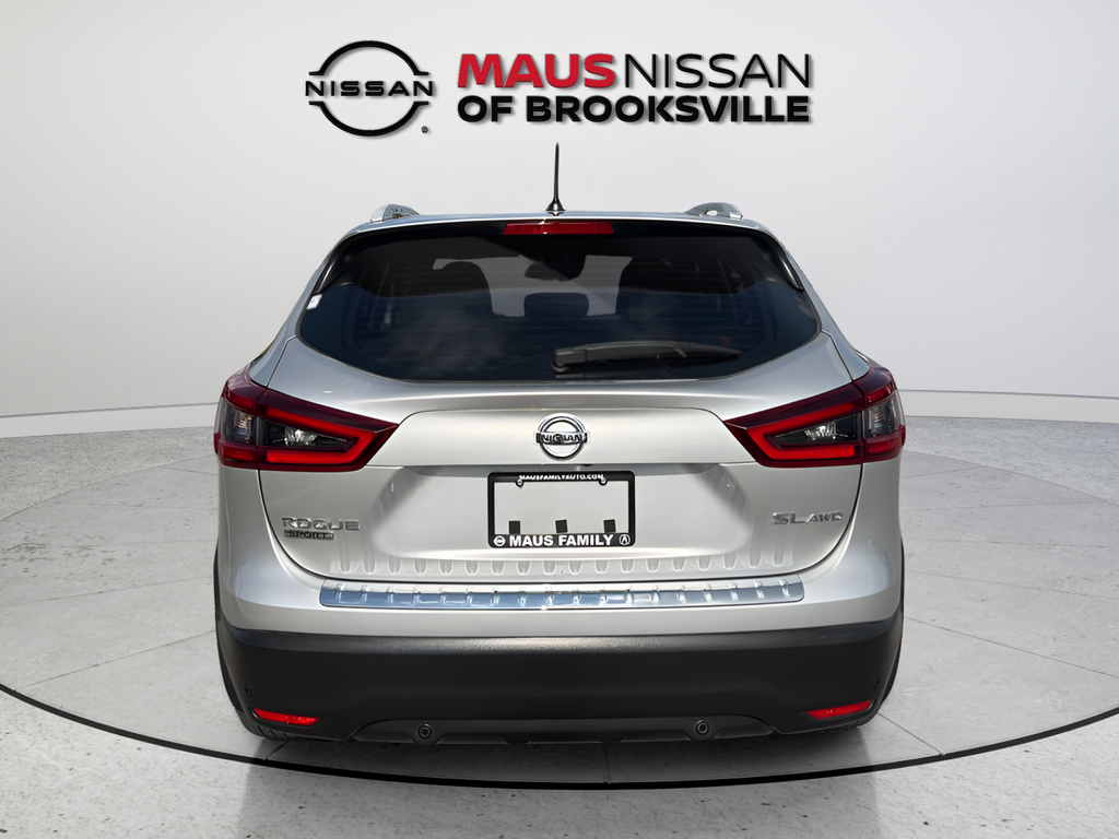 Used 2022 Silver Nissan SL image 7