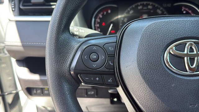 Used 2025 Ice Toyota XLE image 22