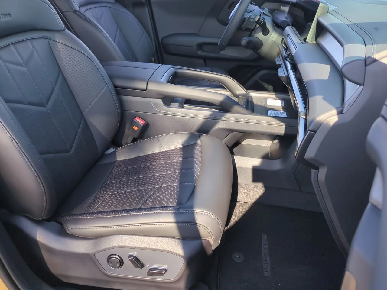 New 2027 Terrain Brown Kia X-Line EX image 28