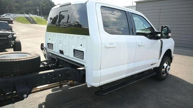 New 2026 Oxford White Ford F-350® LARIAT® image 5