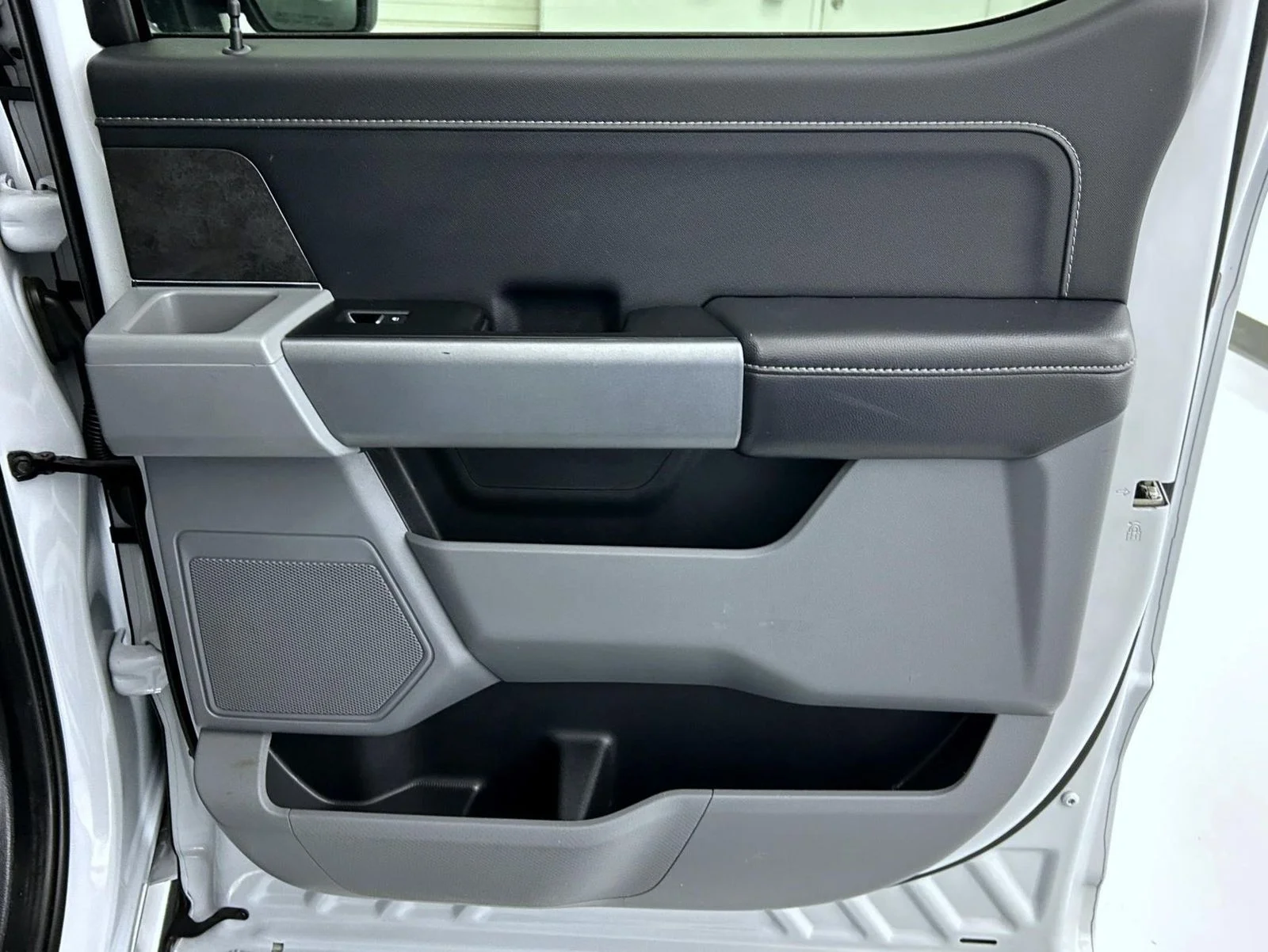 Used 2025 White Ford XLT image 17