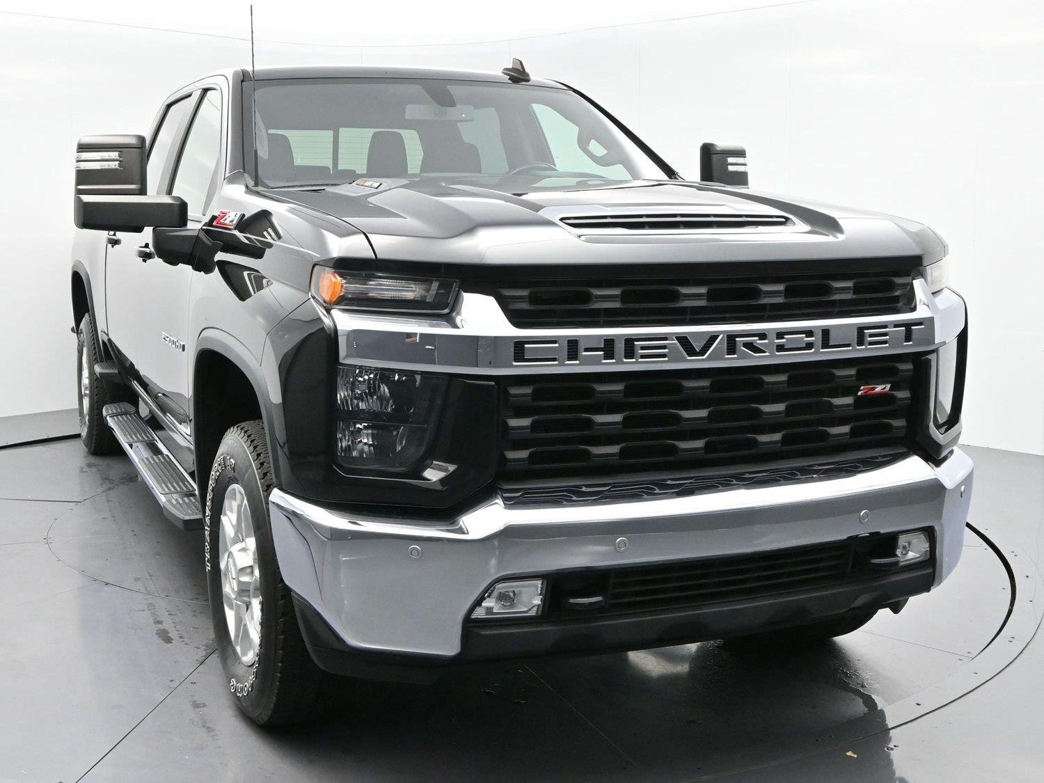 Used 2020 BLACK Chevrolet LT image 2