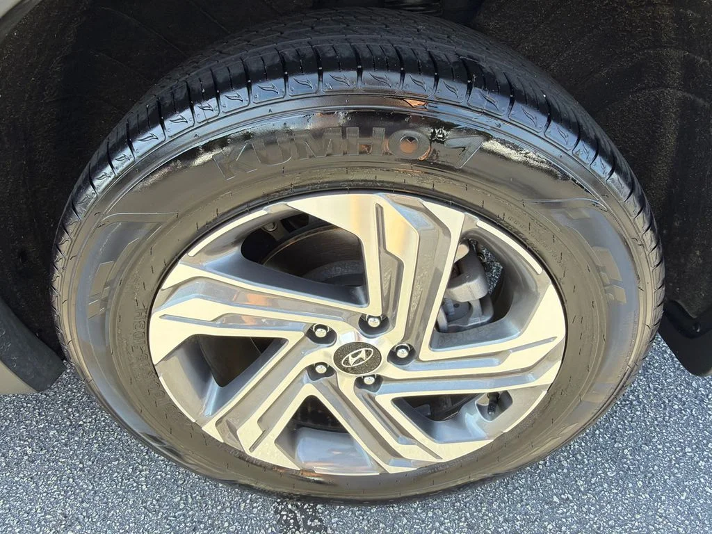 Used 2023 Black Hyundai SEL image 20