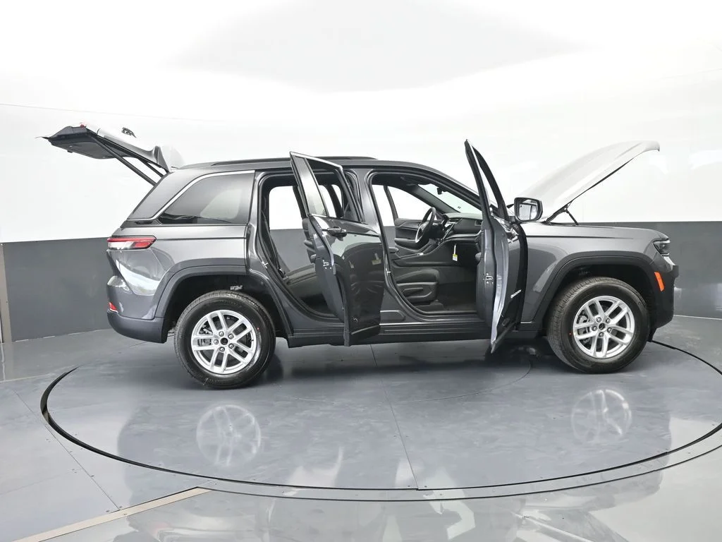 New 2026 Baltic Gray Metallic Clearcoat Jeep Laredo X image 70
