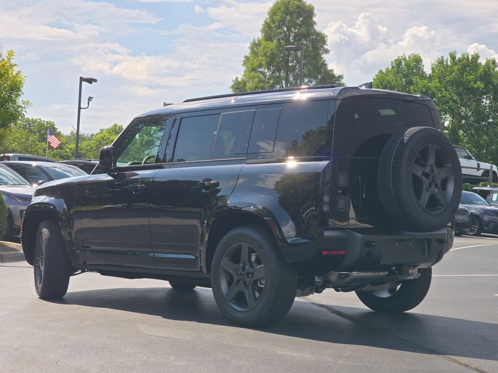 New 2026 Santorini Black Land Rover X-Dynamic SE image 4