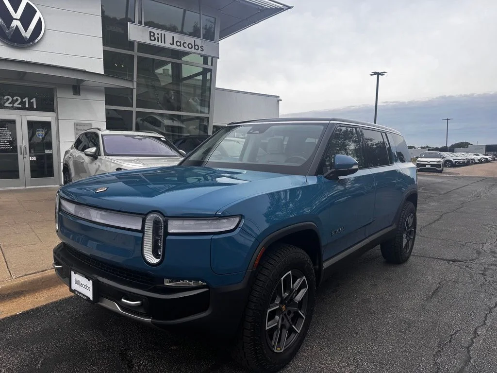 Used 2024 Rivian R1S Adventure with VIN 7PDSGCBA4RN032745 for sale in Naperville, IL