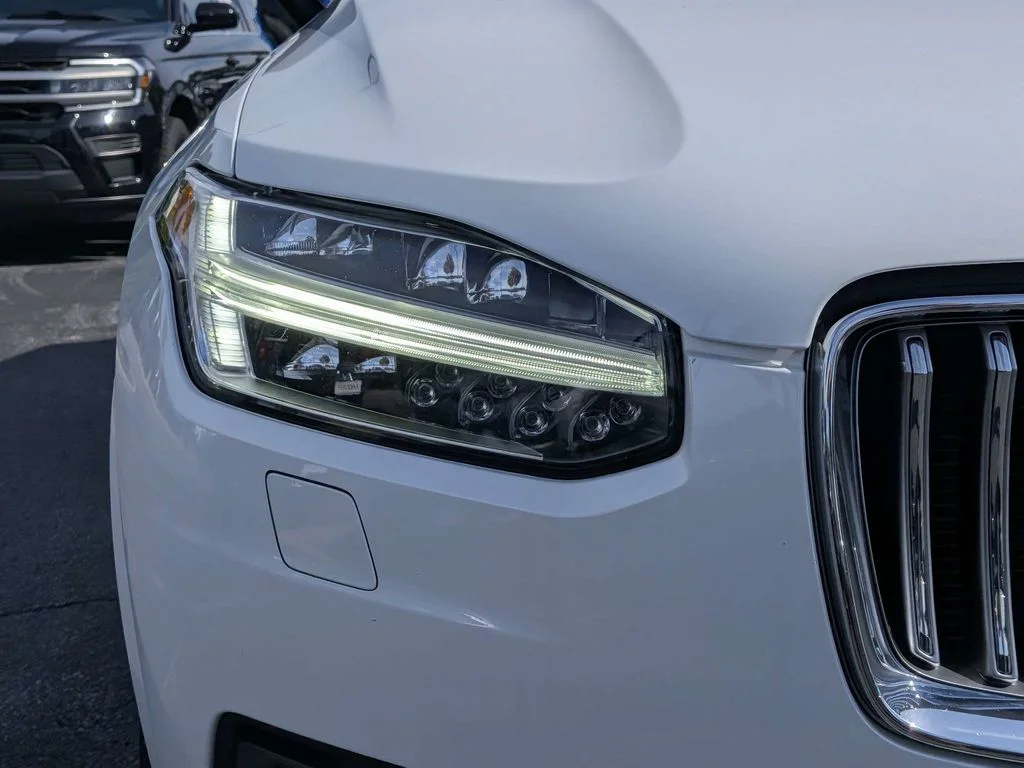 Used 2021 White Volvo T6 Inscription image 9