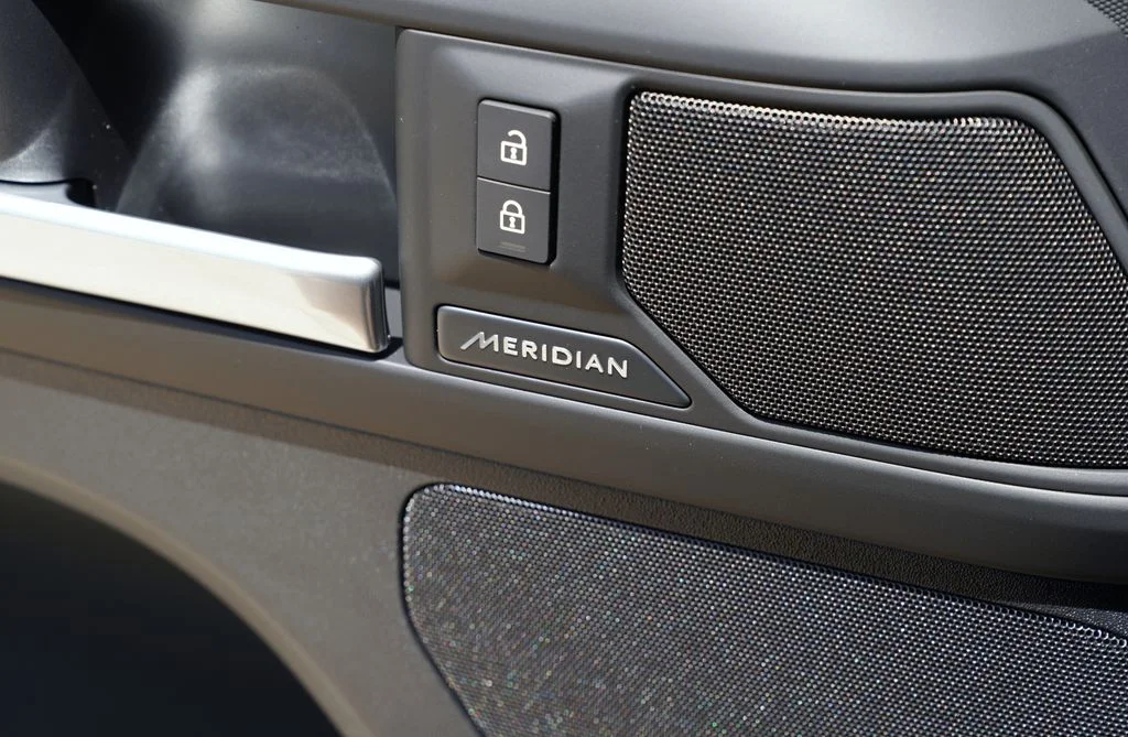 New 2026 Santorini Black Land Rover S image 12