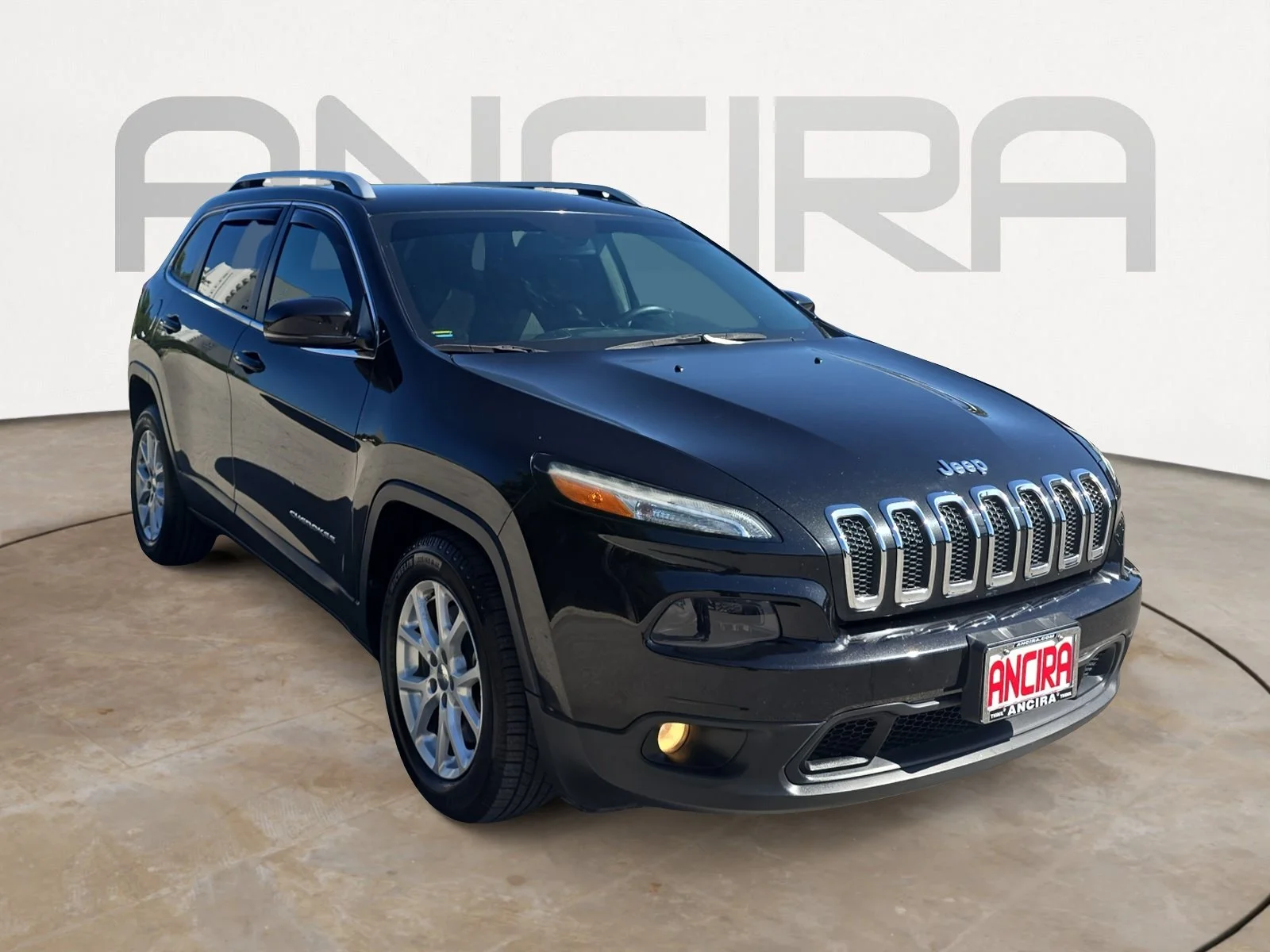 Used 2016 Brilliant Black Crystal Pearlcoat Jeep Latitude image 4