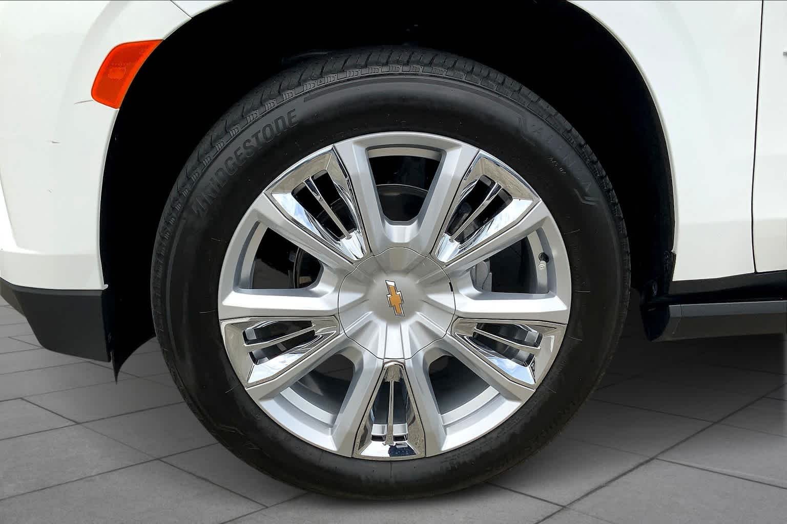 Used 2022 Summit White Chevrolet High Country image 10