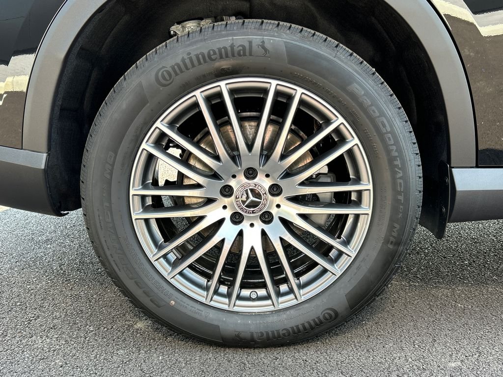 New 2026 Black Mercedes-Benz GLC 300 image 33