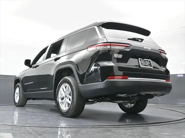 New 2026 Diamond Black Crystal Pearl-Coat Exterior Paint Jeep Laredo image 55
