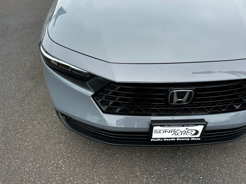 Used 2025 Gray Honda SE image 4