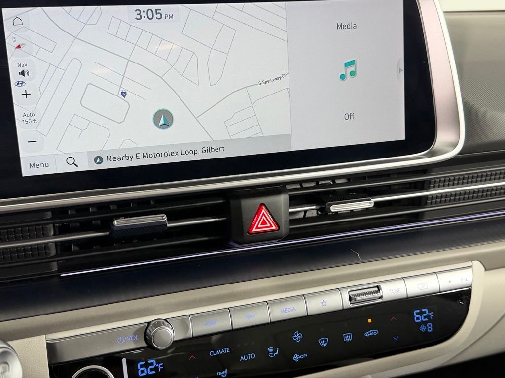 Used 2025 White Hyundai SEL image 18
